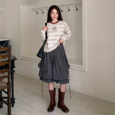 선가커 리본 셔링 카고 포켓 버튼 플레어 미디 스커트