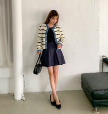 지데네 엠보싱 플레어 뒷밴딩 미니 스커트